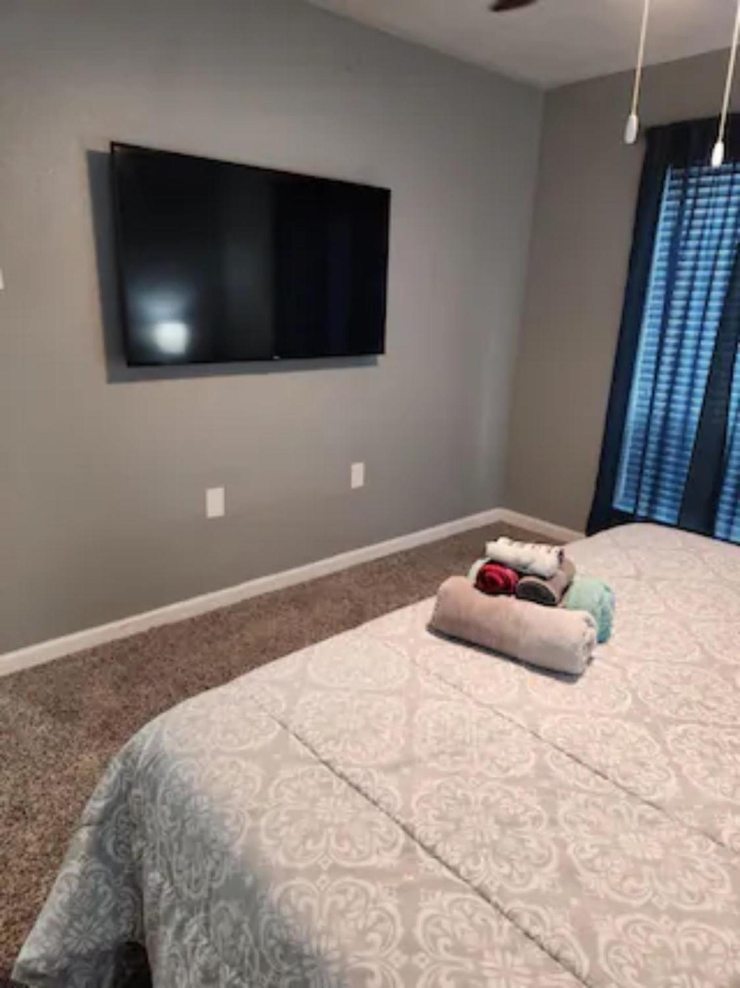 Blue Shark *b501* @ Medical Center 1br Modern King With Private Patio *